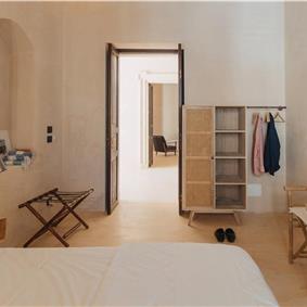 3 bedroom villa with heated pool in Noto, sleeps 6